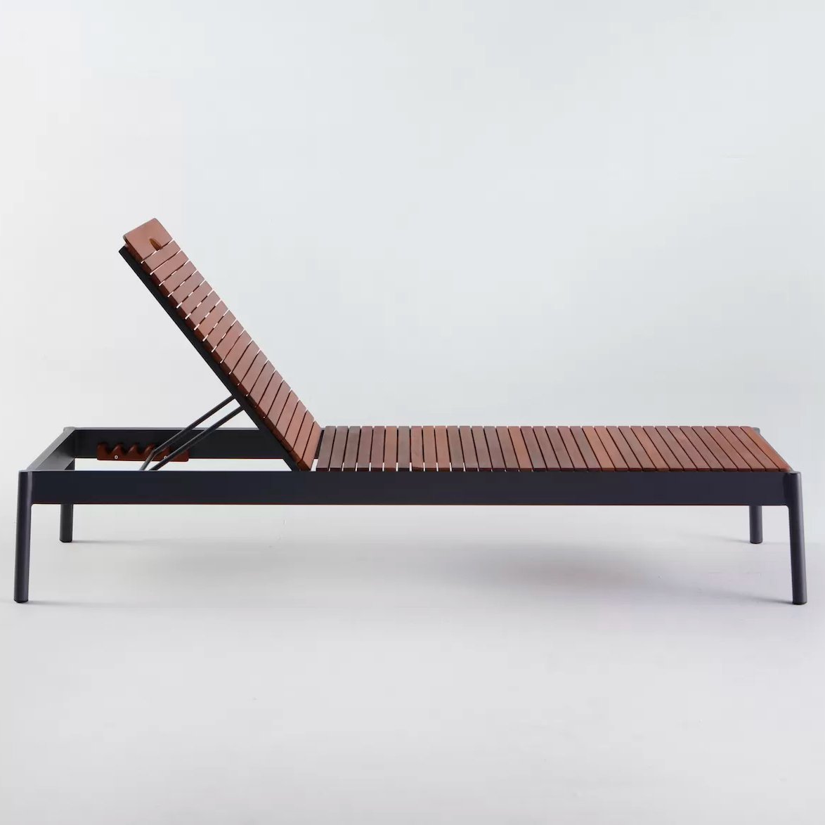 2-gallery-main-espreguicadeira-rise-4186a5f146b917b44603