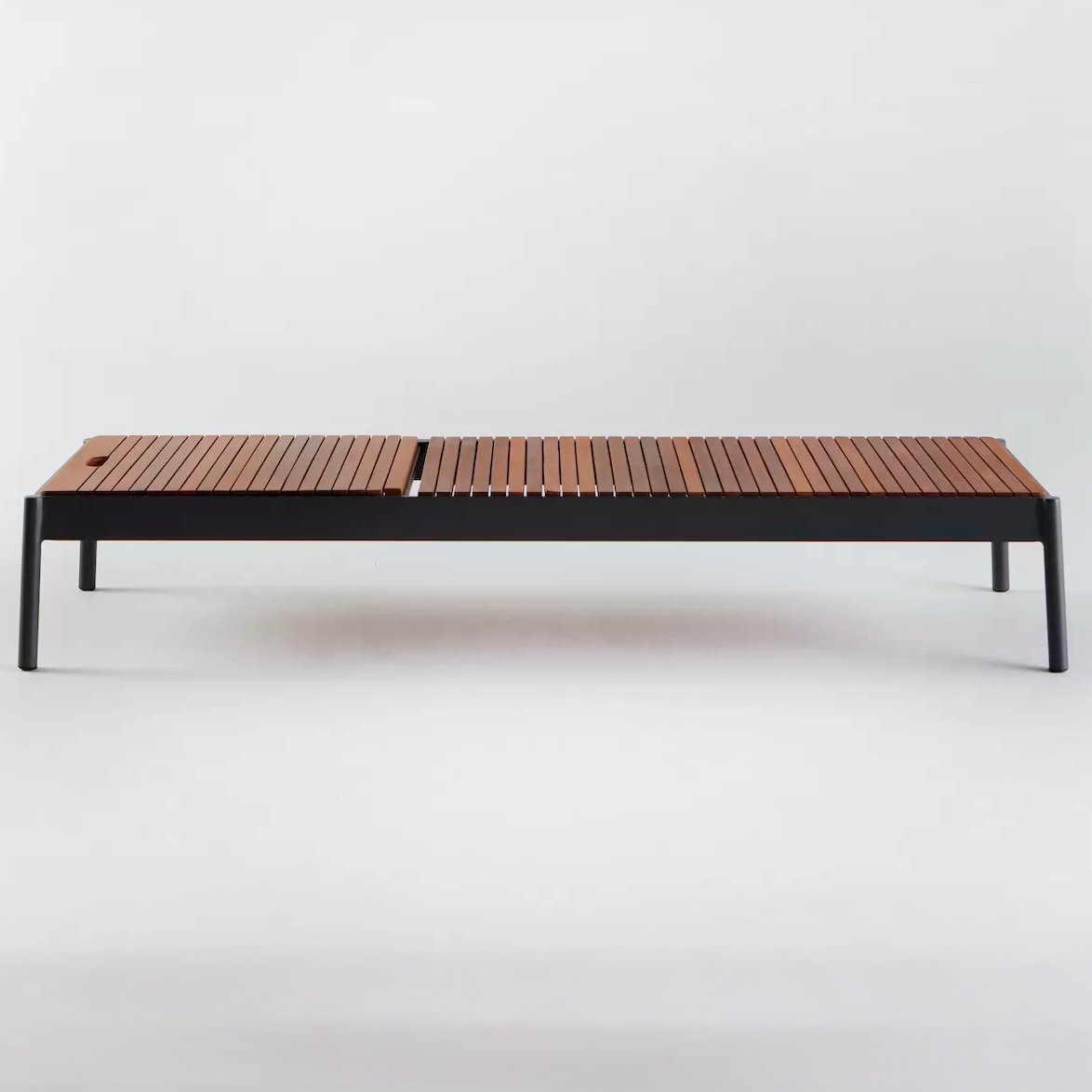 3-gallery-main-espreguicadeira-rise-61c6d5a1263947f4d653